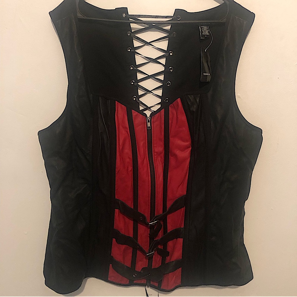 Torrid black red lace up top with buckles sz 4X NWT